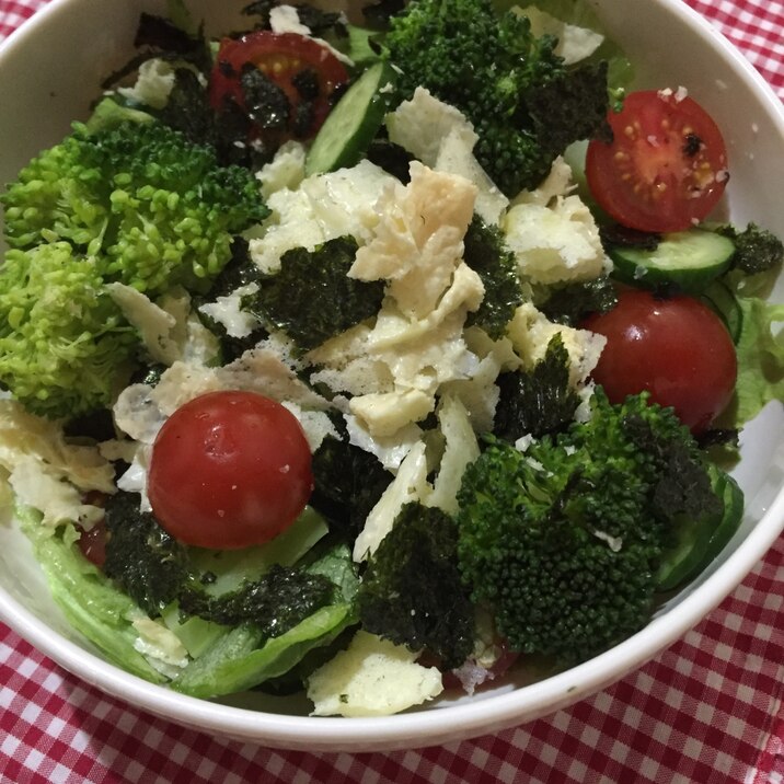 パリパリチーズと海苔のせ野菜サラダ☆